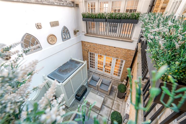 4 bedroom flat, Upper Brook Street, Mayfair W1K