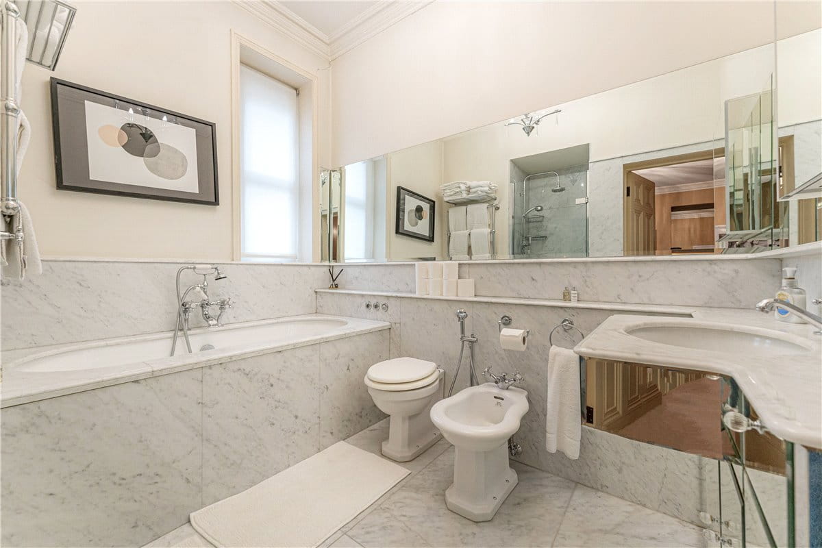 4 bedroom house, North Audley Street, Mayfair W1K - Available