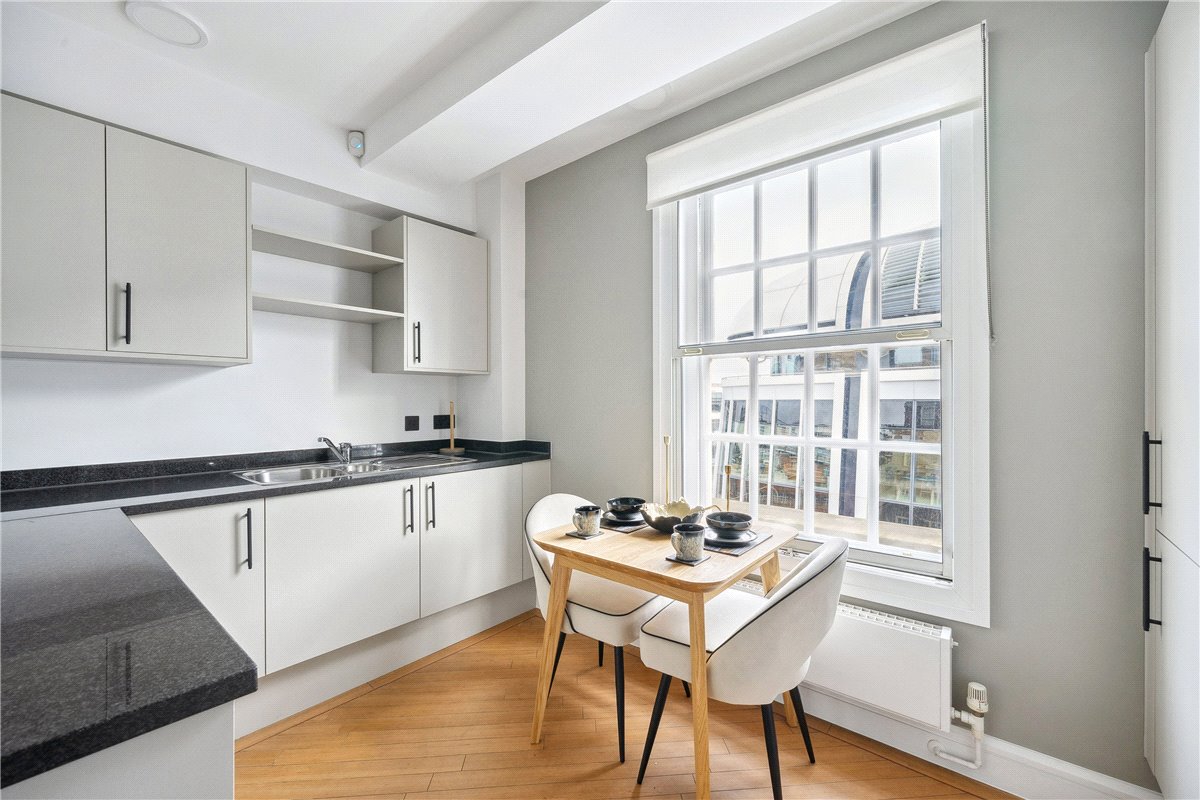 2 bedroom flat, Park Street, Mayfair W1K - Available