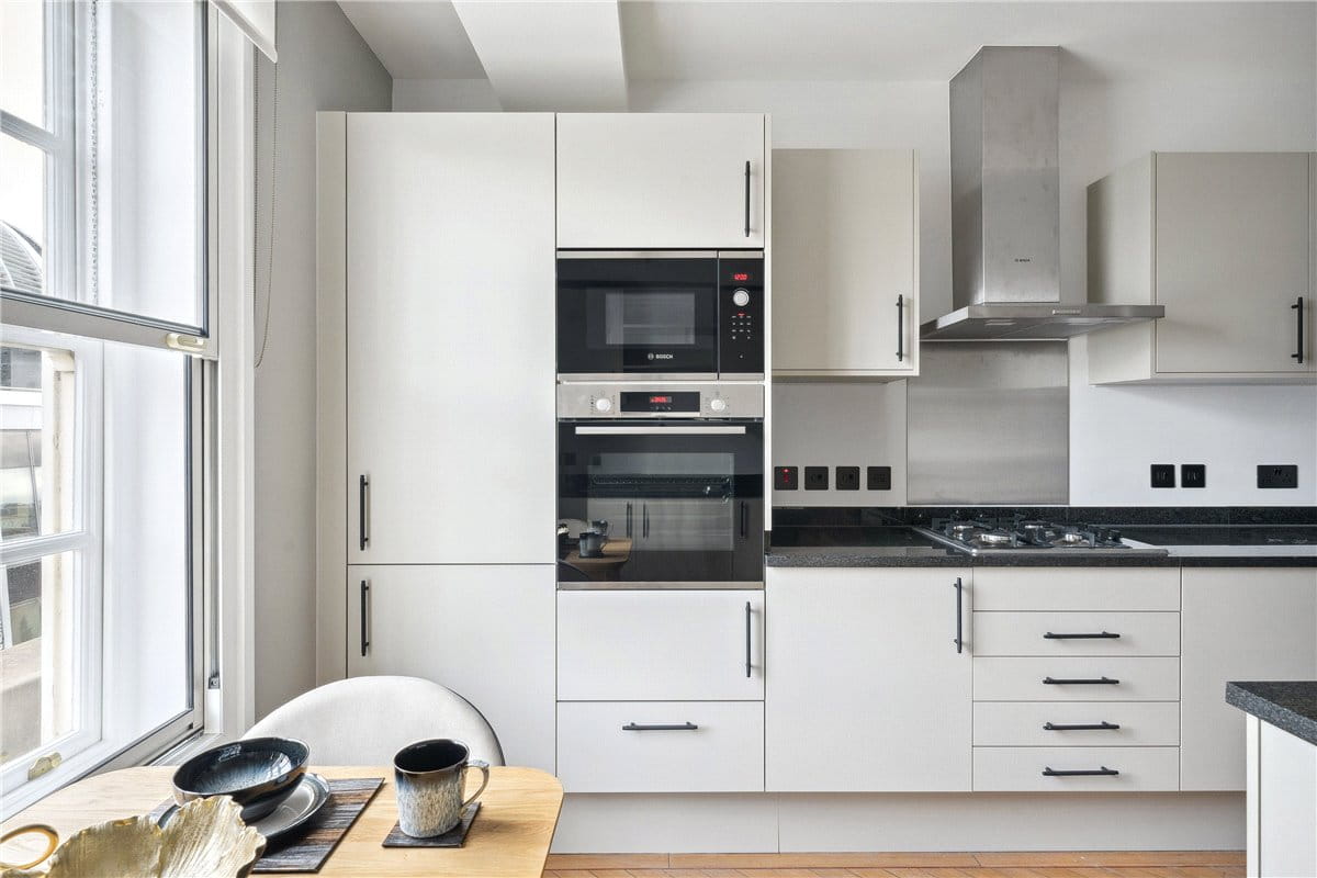 2 bedroom flat, Park Street, Mayfair W1K - Available