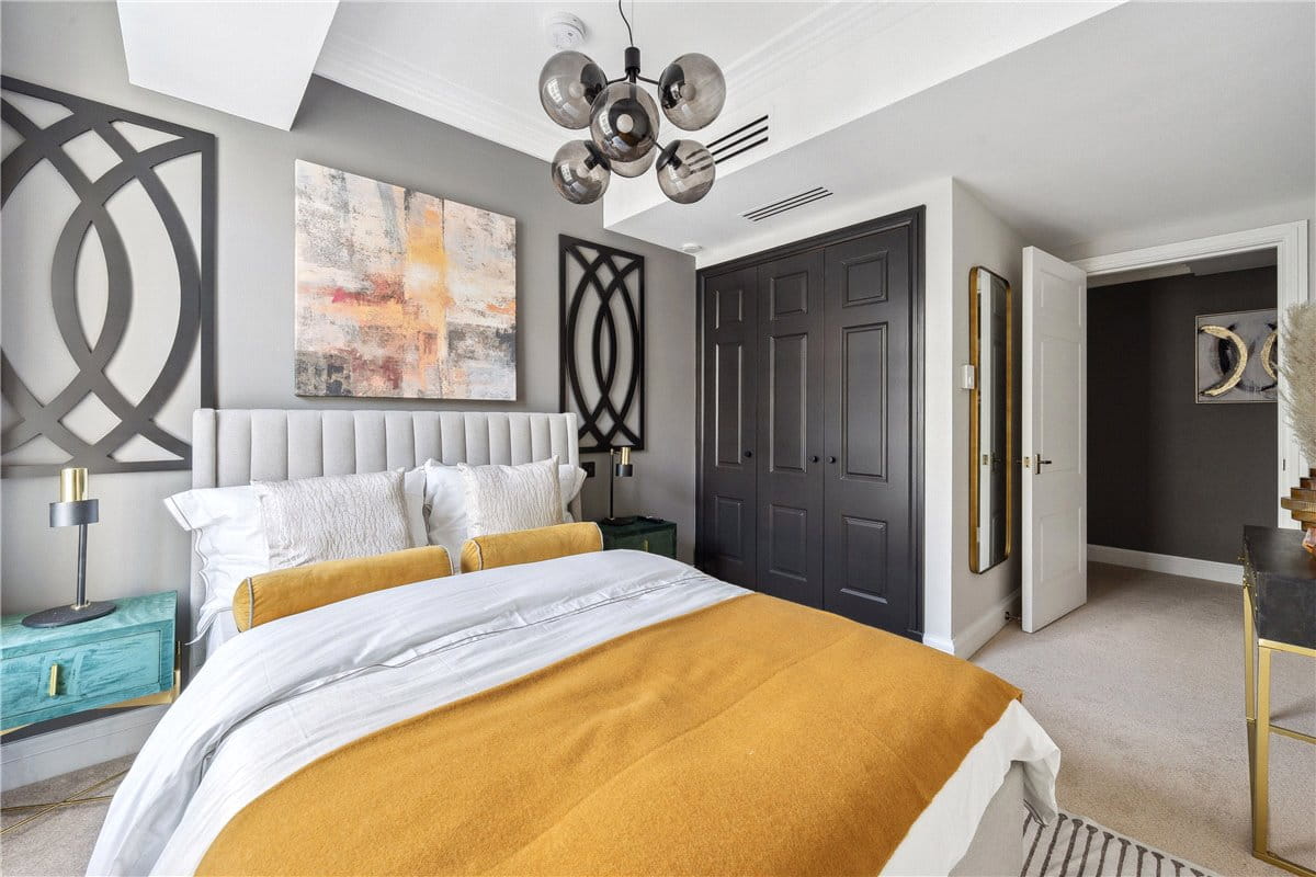 2 bedroom flat, Park Street, Mayfair W1K - Available