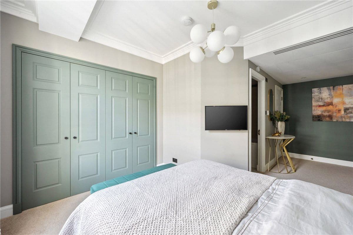 2 bedroom flat, Park Street, Mayfair W1K - Available