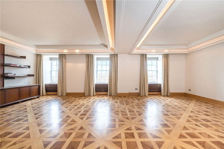 3 bedroom flat, Grosvenor Square, Mayfair W1K - Available