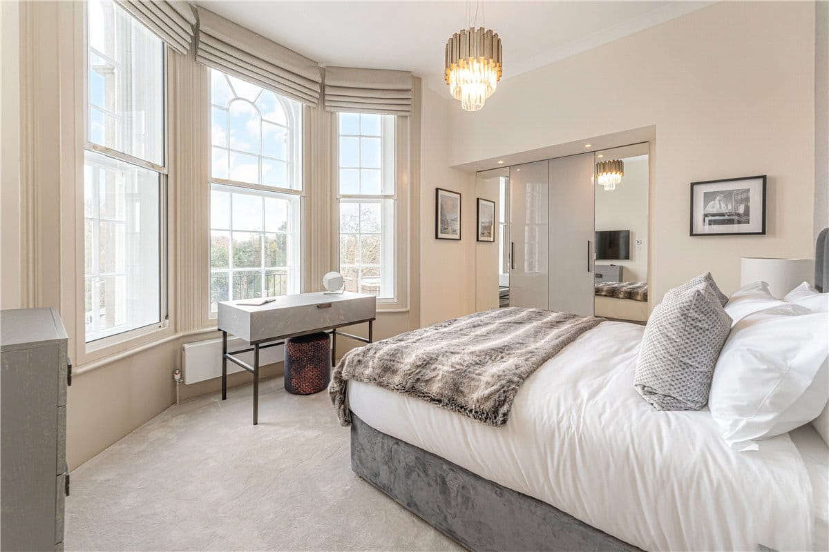 2 bedroom flat, Grosvenor Gardens, Belgravia SW1W - Available