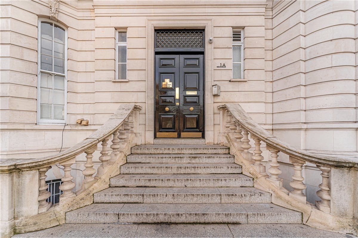 2 bedroom flat, Grosvenor Gardens, Belgravia SW1W - Available