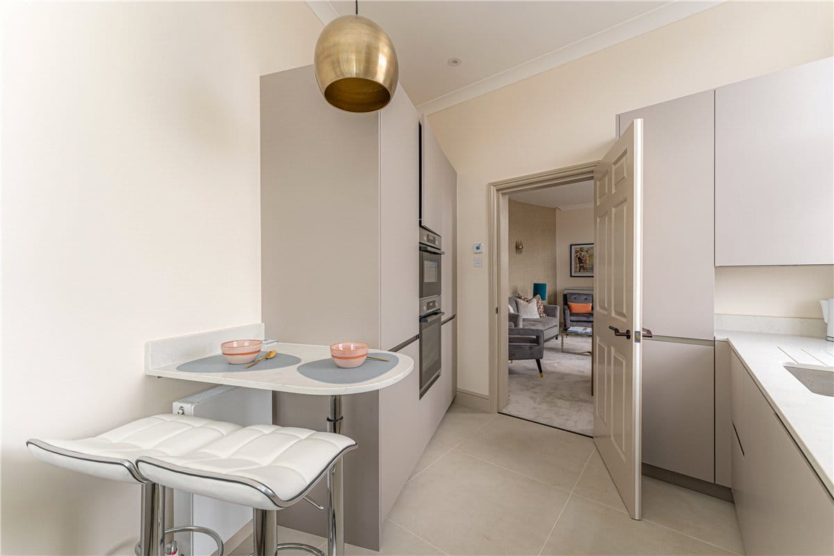 2 bedroom flat, Grosvenor Gardens, Belgravia SW1W - Available
