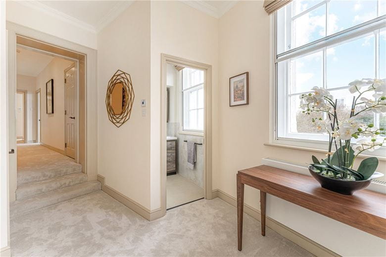 2 bedroom flat, Grosvenor Gardens, Belgravia SW1W - Available