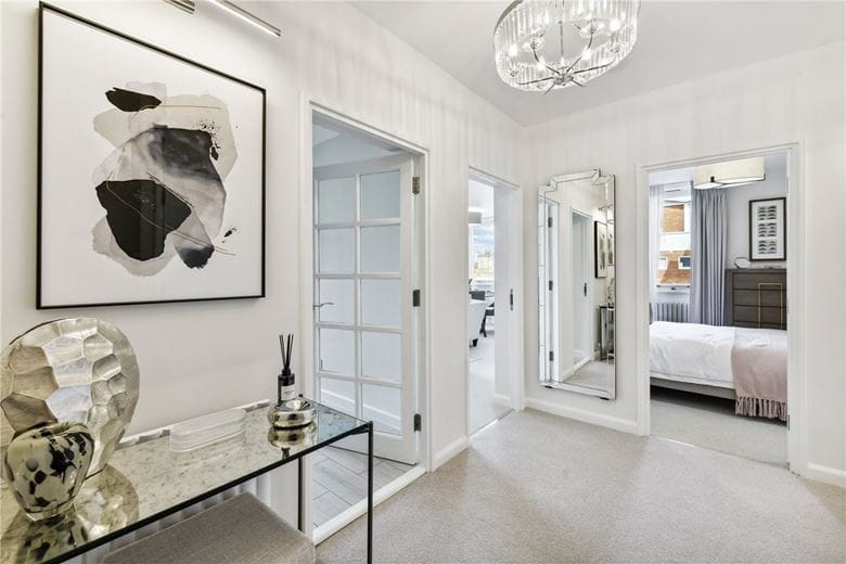 3 bedroom flat, Ebury Street, Belgravia SW1W - Available