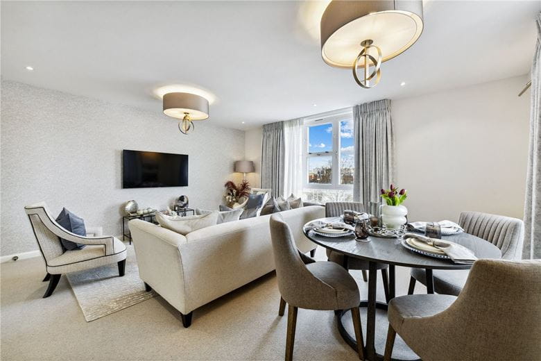 3 bedroom flat, Ebury Street, Belgravia SW1W - Available