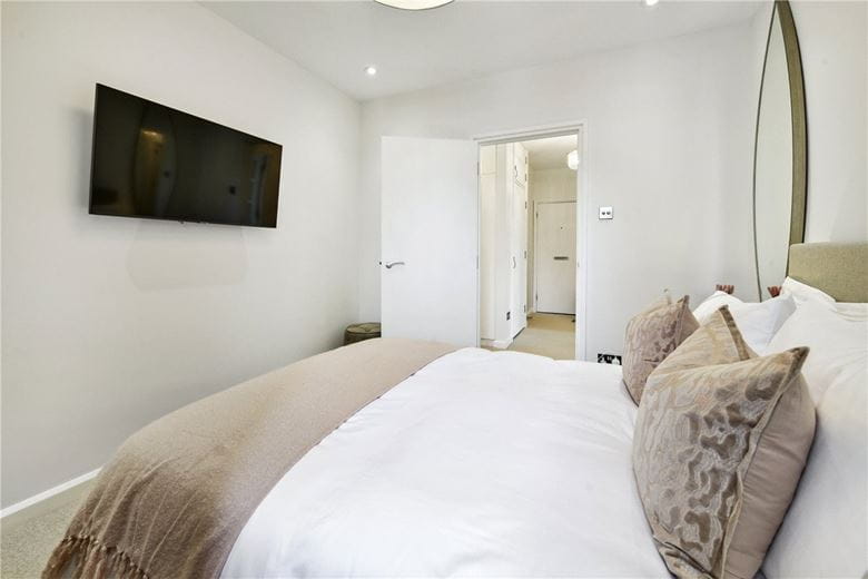 3 bedroom flat, Ebury Street, Belgravia SW1W - Available