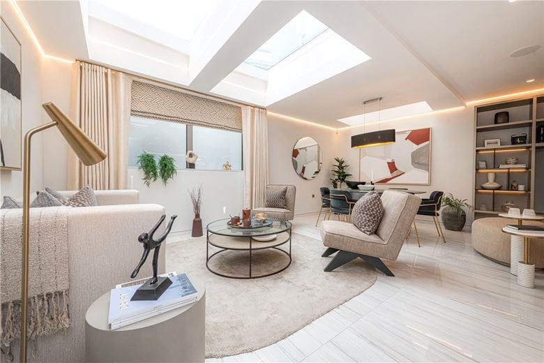3 bedroom maisonette, South Molton Street, Mayfair W1K - Available