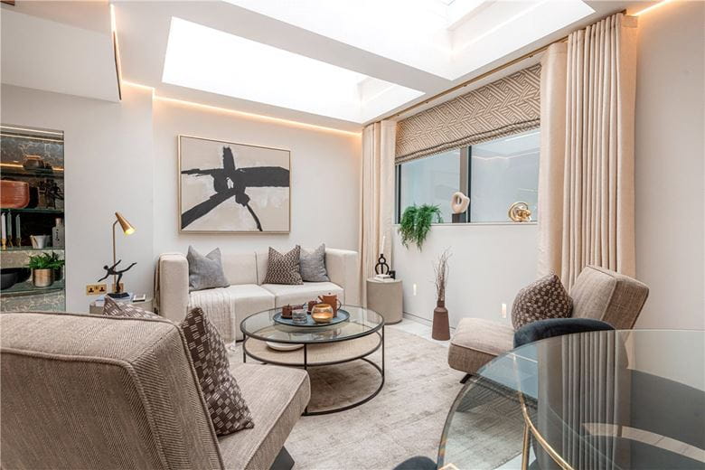 3 bedroom maisonette, South Molton Street, Mayfair W1K - Available