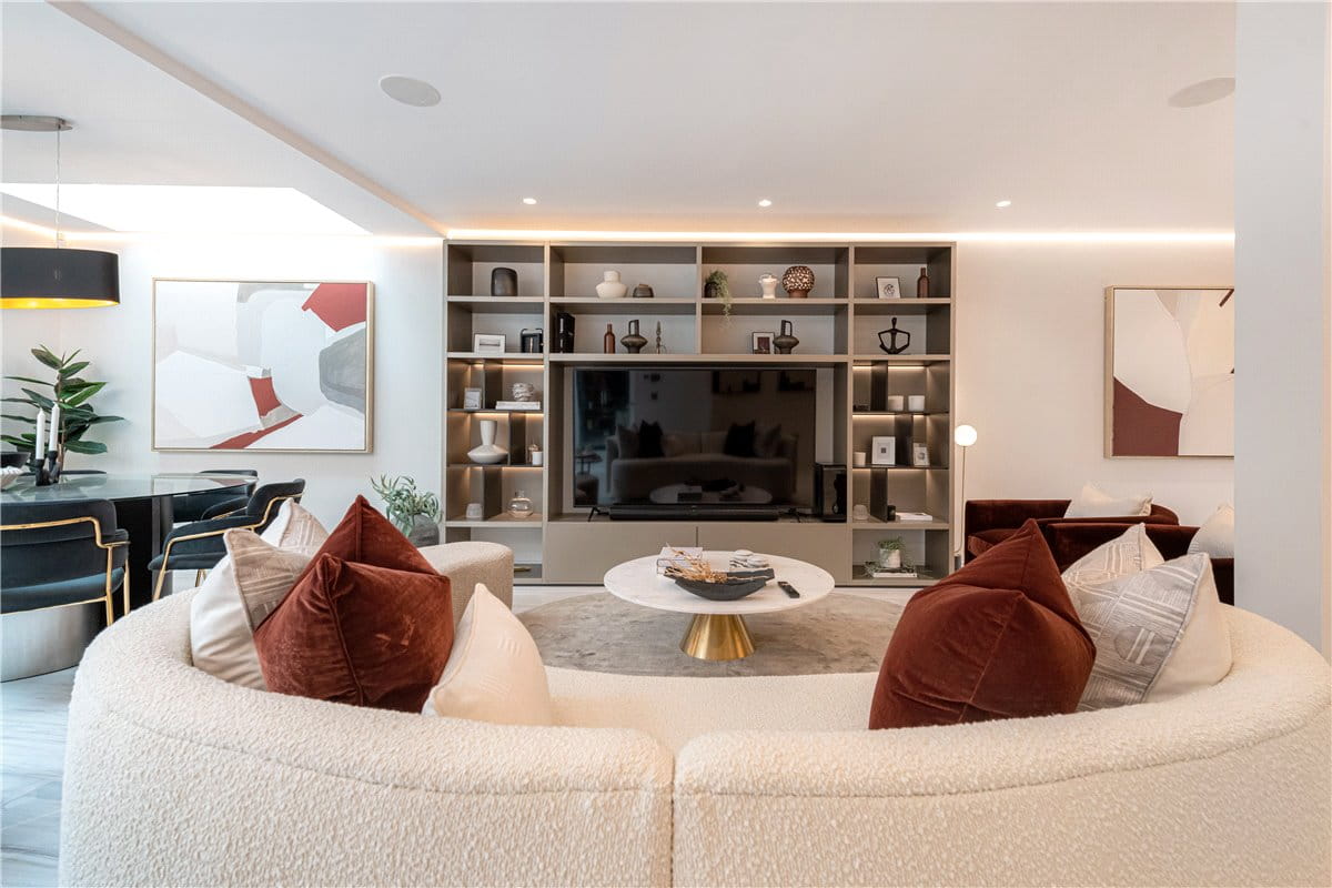 3 bedroom maisonette, South Molton Street, Mayfair W1K - Available