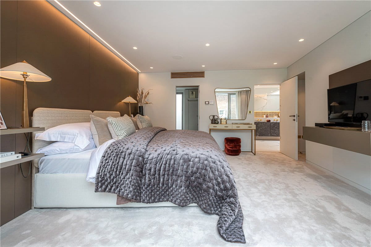 3 bedroom maisonette, South Molton Street, Mayfair W1K - Available