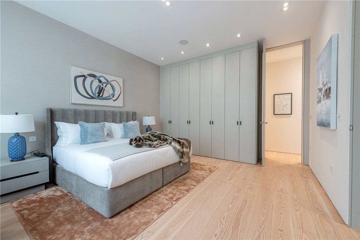 2 bedroom flat, South Audley Street, Mayfair W1K - Available