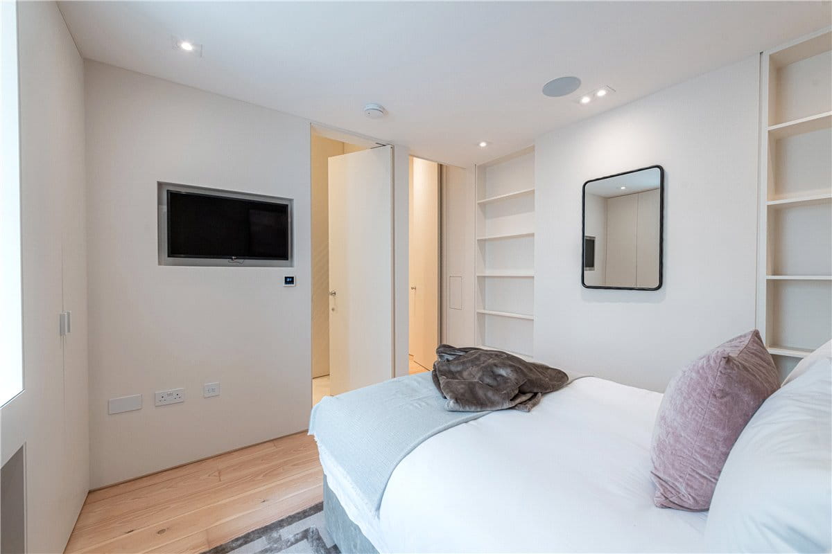 2 bedroom flat, South Audley Street, Mayfair W1K - Available