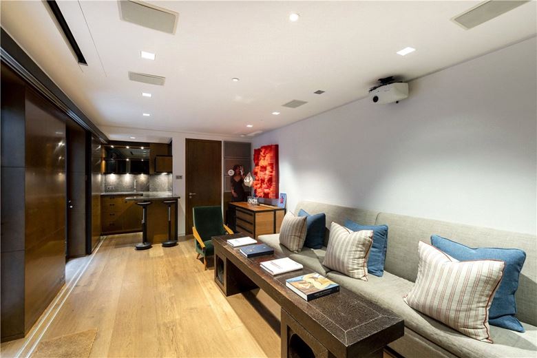 6 bedroom flat, Eaton Place, Belgravia SW1X - Available