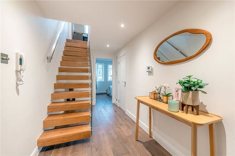 2 bedroom flat, Curzon Street, Mayfair W1J - Available