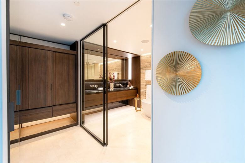 3 bedroom flat, Cork Street, Mayfair W1S - Under Offer