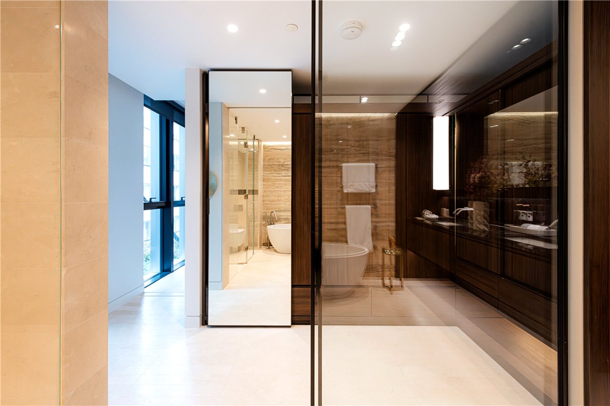 3 bedroom flat, Cork Street, Mayfair W1S - Under Offer