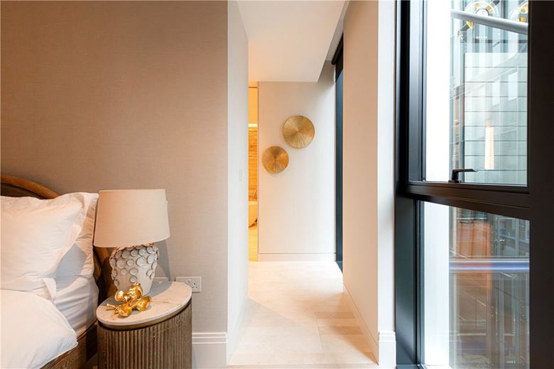 3 bedroom flat, Cork Street, Mayfair W1S - Under Offer
