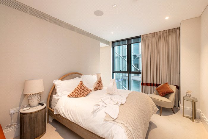 3 bedroom flat, Cork Street, Mayfair W1S - Under Offer