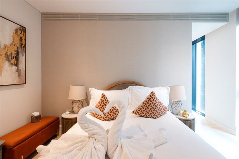 3 bedroom flat, Cork Street, Mayfair W1S - Under Offer