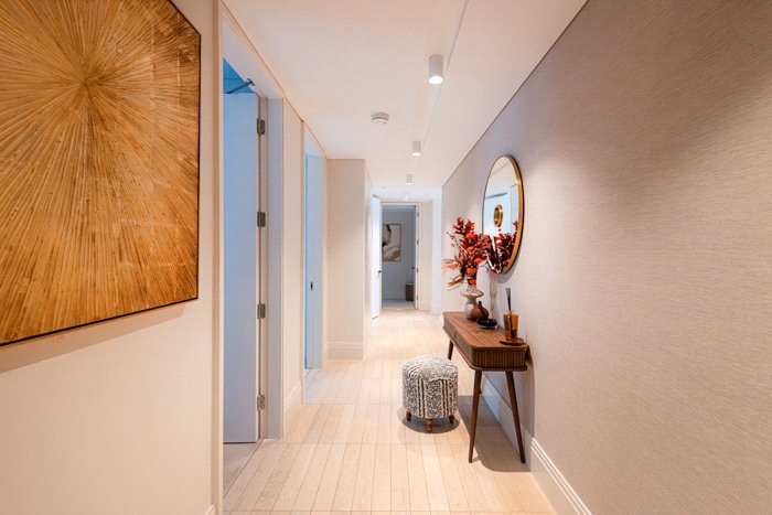 3 bedroom flat, Cork Street, Mayfair W1S - Under Offer