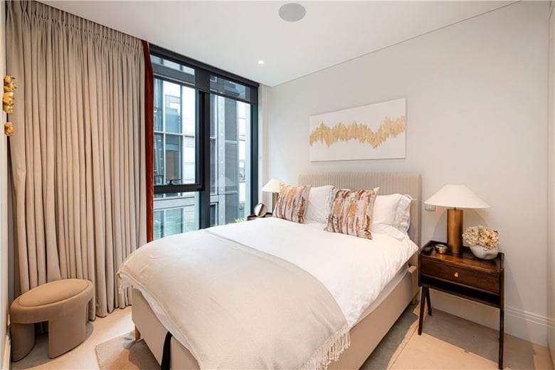 3 bedroom flat, Cork Street, Mayfair W1S - Under Offer