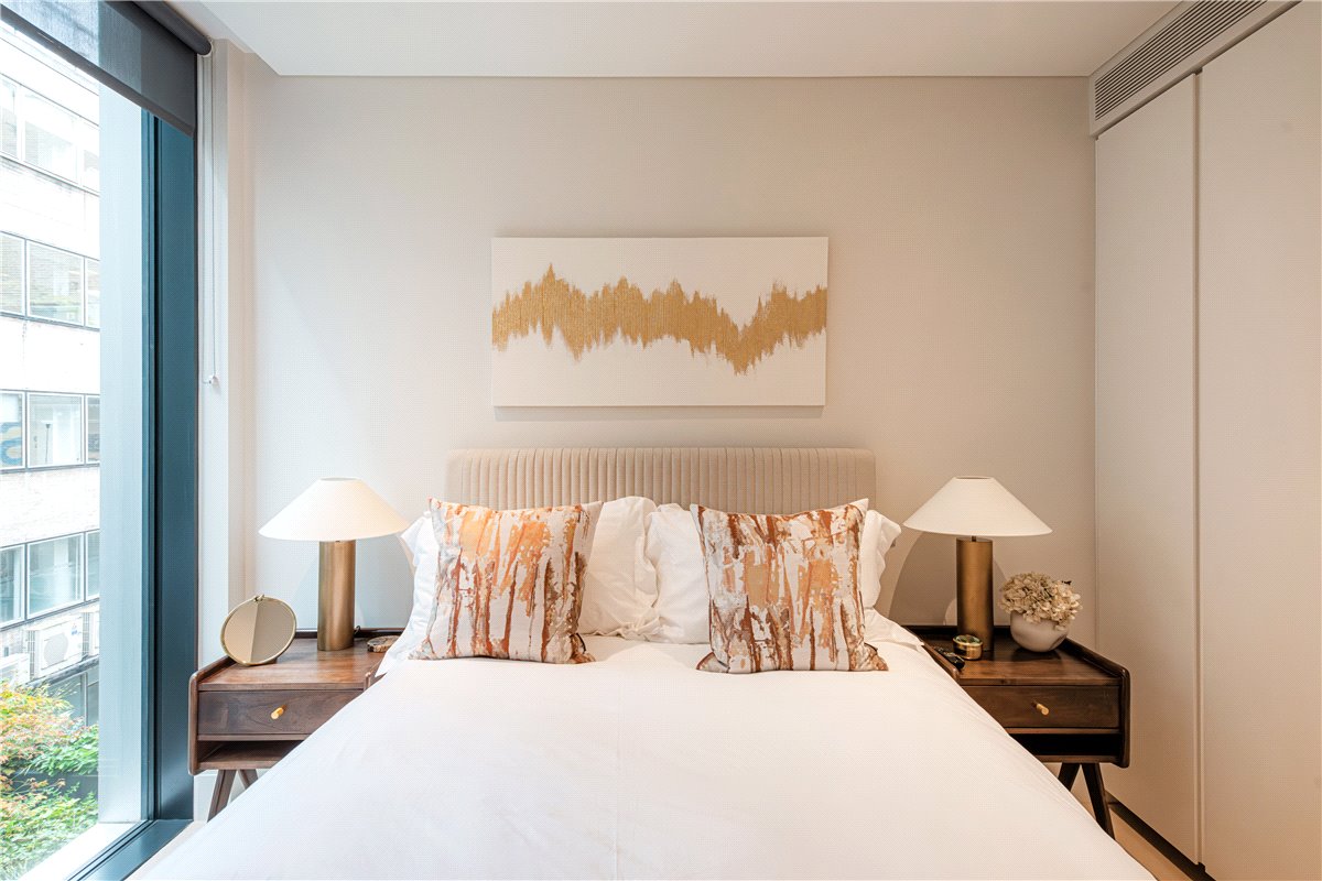 3 bedroom flat, Cork Street, Mayfair W1S - Under Offer