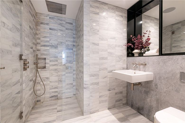 3 bedroom flat, Cork Street, Mayfair W1S - Under Offer