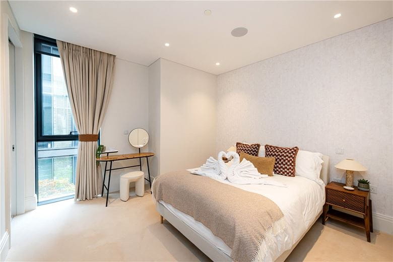 3 bedroom flat, Cork Street, Mayfair W1S - Under Offer