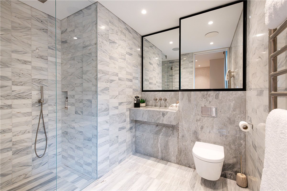 3 bedroom flat, Cork Street, Mayfair W1S - Under Offer