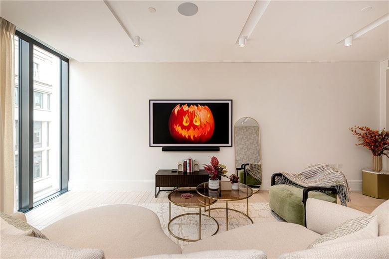 3 bedroom flat, Cork Street, Mayfair W1S - Under Offer