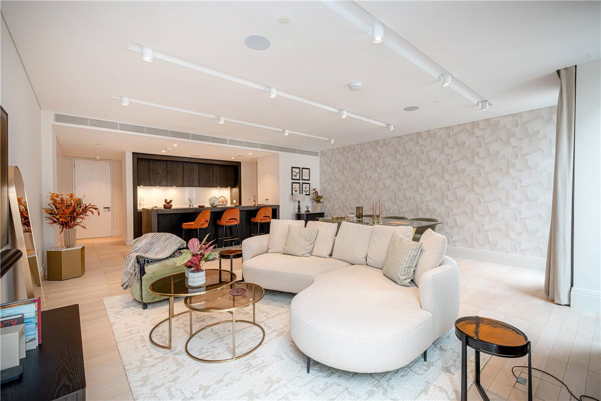 3 bedroom flat, Cork Street, Mayfair W1S - Under Offer