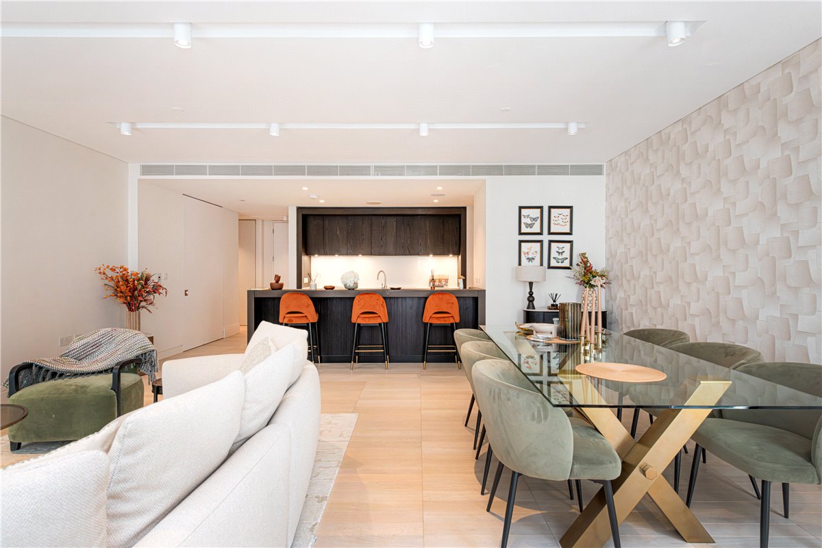 3 bedroom flat, Cork Street, Mayfair W1S - Under Offer