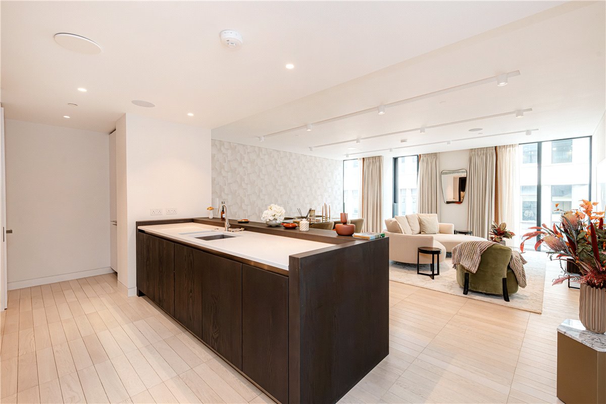 3 bedroom flat, Cork Street, Mayfair W1S - Under Offer