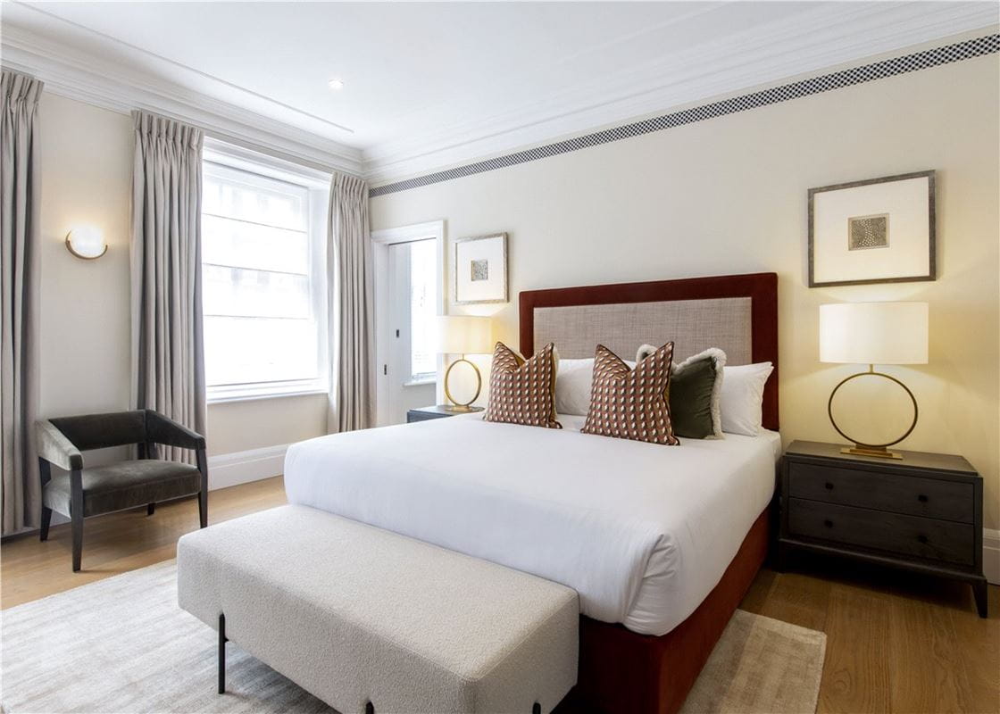 3 bedroom flat, Duke Street, Mayfair W1K - Available