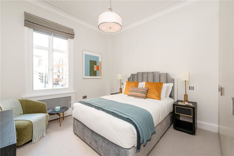 2 bedroom flat, Park Street, Mayfair W1K - Available