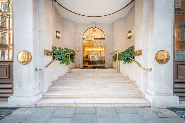 2 bedroom flat, Park Street, Mayfair W1K - Available