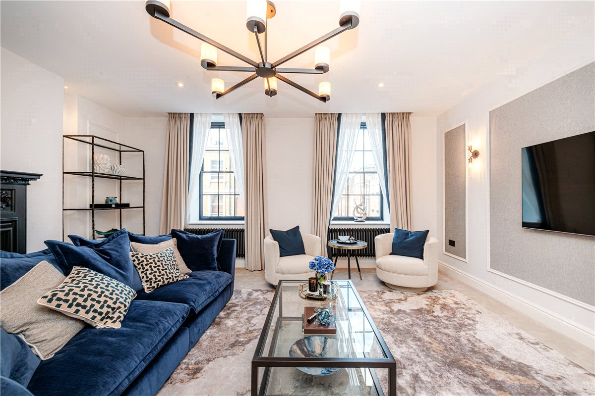 3 bedroom flat, Curzon Street, Mayfair W1J - Available