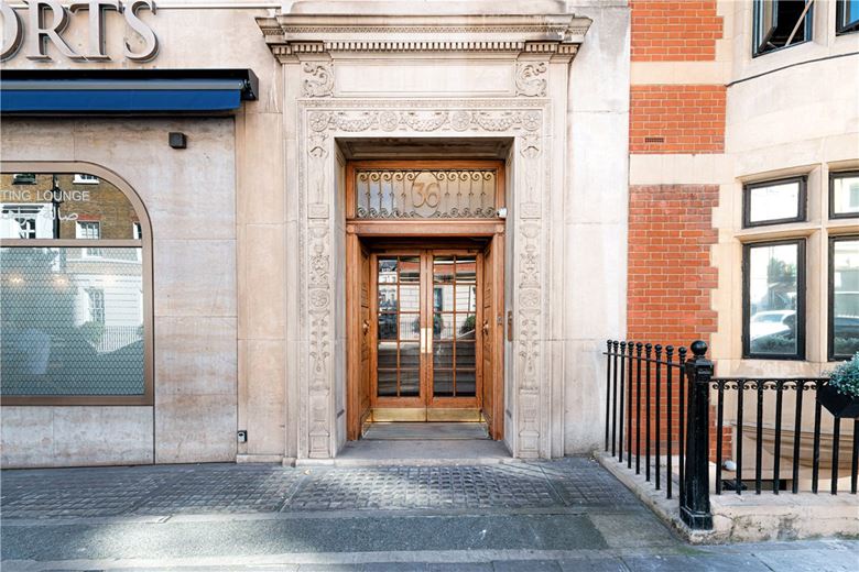 3 bedroom flat, Curzon Street, Mayfair W1J - Available