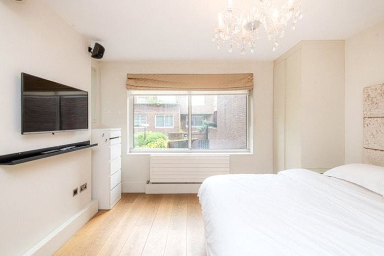 2 bedroom flat, Ebury Street, Belgravia SW1W - Available