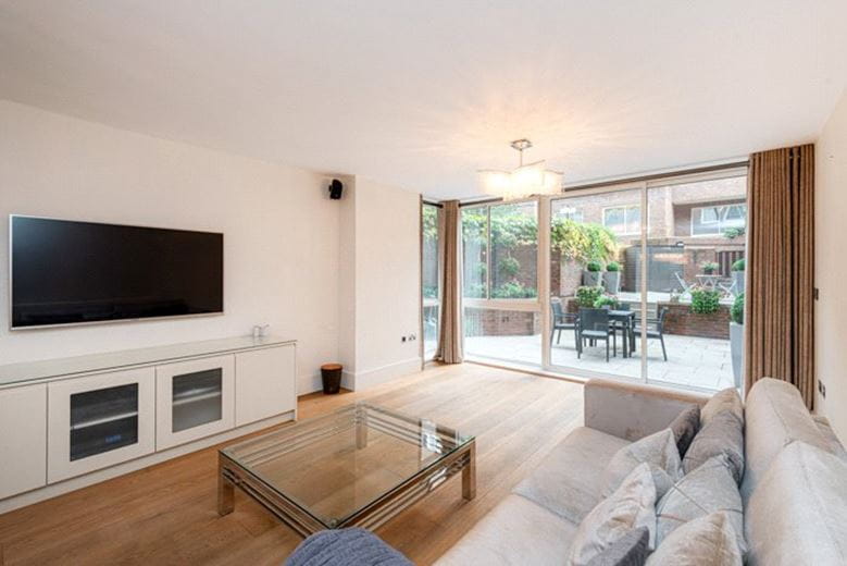 2 bedroom flat, Ebury Street, Belgravia SW1W - Available