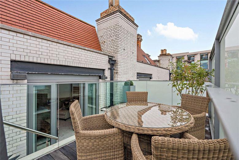 2 bedroom flat, Duke Street, Mayfair W1K - Available