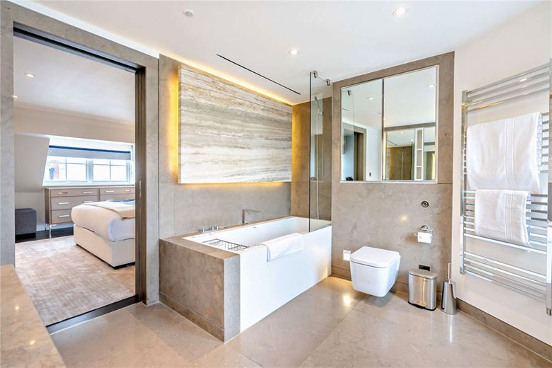 2 bedroom flat, Duke Street, Mayfair W1K - Available