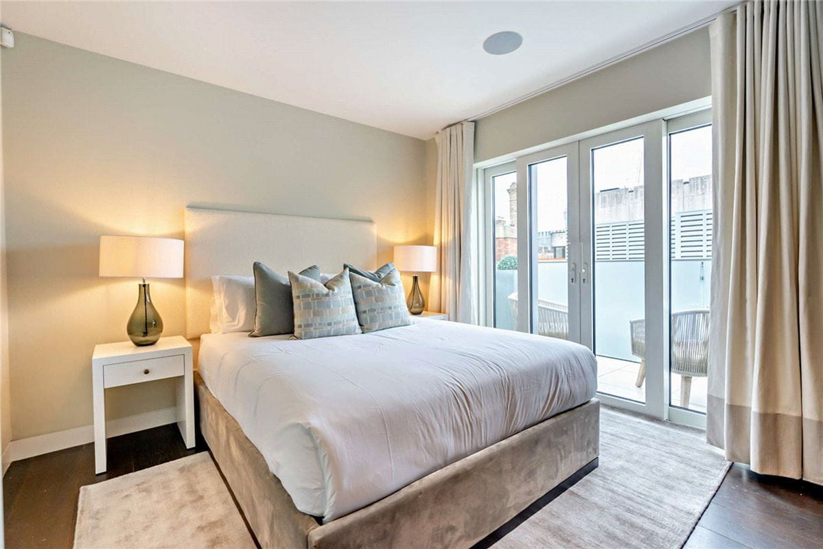 2 bedroom flat, Duke Street, Mayfair W1K - Available