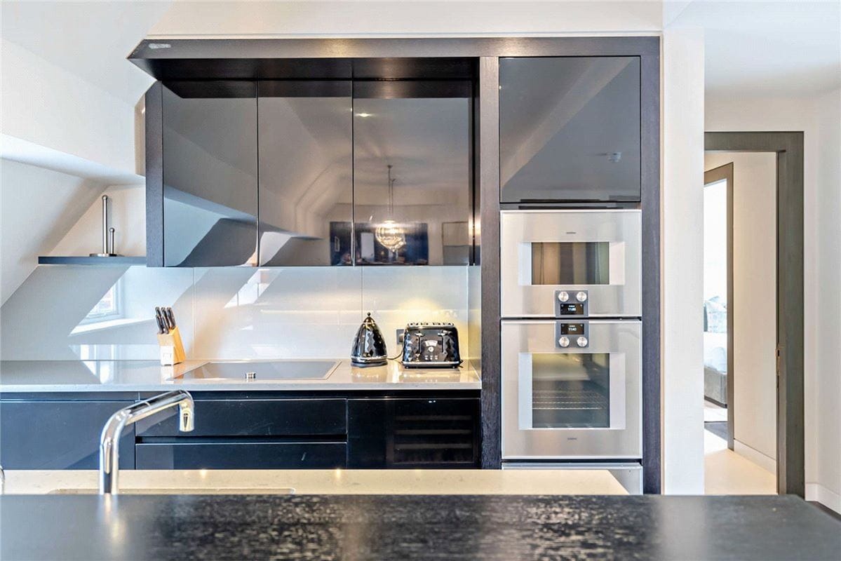 2 bedroom flat, Duke Street, Mayfair W1K - Available