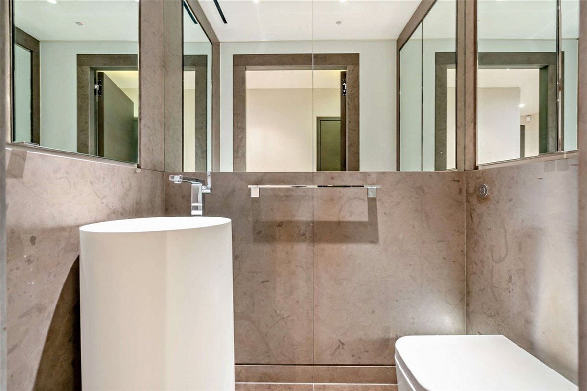 2 bedroom flat, Duke Street, Mayfair W1K - Available