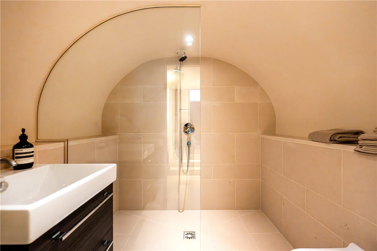 6 bedroom house, Chesterfield Hill, Mayfair W1J - Available